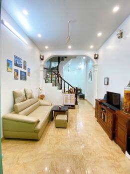 Bán nhà phố Nguyễn Phúc Lai, Hoàng Cầu, Đống Đa, vị trí đẹp, ngõ rộng thẳng tắp ra phố