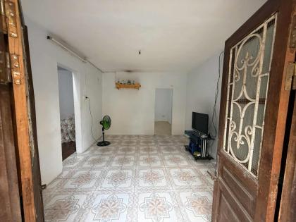 CHO THUÊ CĂN HỘ TẬP THỂ THÀNH CÔNG BA ĐÌNH, 3 NGỦ, SÂN RỘNG TRƯỚC NHÀ