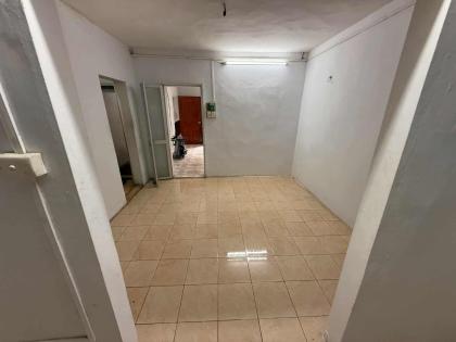 CHO THUÊ CĂN HỘ TẬP THỂ THÀNH CÔNG BA ĐÌNH, 3 NGỦ, SÂN RỘNG TRƯỚC NHÀ