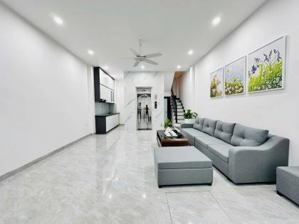 Bán nhà ngõ 173 Hoàng Hoa Thám, diện tích 39m x 5tầng, mặt tiền 4.7m, giá 11.7 tỷ