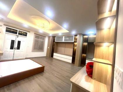 Gia đình gửi bán nhà 5 tầng mặt phố kinh doanh Ô Chợ Dừa DT 45m