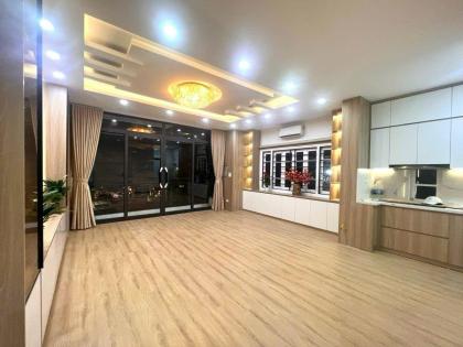 Gia đình gửi bán nhà 5 tầng mặt phố kinh doanh Ô Chợ Dừa DT 45m