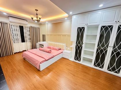 Ô Tô vào nhà, Phố Trần Hòa - Hoàng Mai, 5 Tầng Thang Máy, 30m2, MT 5m, 8.6 Tỷ