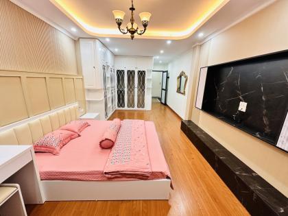 Ô Tô vào nhà, Phố Trần Hòa - Hoàng Mai, 5 Tầng Thang Máy, 30m2, MT 5m, 8.6 Tỷ