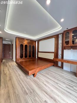 Ô tô Phân lô Nhà đẹp Trần Quốc Hoàn 40/45m 7T Thang máy, hơn 21 tỷ trung tâm Cầu Giấy