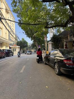 Bán Nhà Tôn Thất Thiệp Ba Đình 125m2-4T MT6m 2 THOÁNG 68 Tỷ Có Thương Lượng.