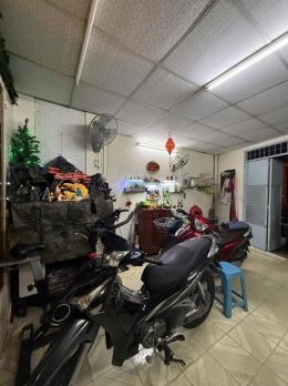 Bán nhà Mặt tiền Nguyễn Tuân - giao Phạm Văn Đồng, 4,6x19m. Cấp 4, tiện xây, 1 đời chủ, 15 tỷ.