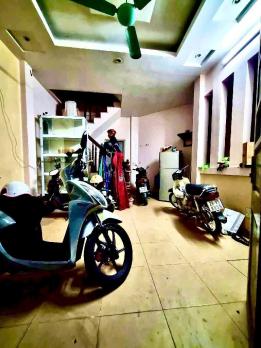 Hoàng Mai - #nhà đẹp - #Chủ cần bán gấp.                 34m , 4 tầng - hơn 6 tỷ một tí    ???? 3 bước ra ô tô, gần hồ