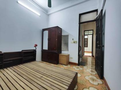 CHO THUÊ NHÀ NGÕ 189 ĐƯỜNG HOÀNG HOA THÁM, BA ĐÌNH, LÔ GÓC, SÂN RỘNG, GẦN Ô TÔ