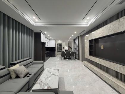 Bán nhà Hoàng Cầu_ô tô tránh_6 tầng thang máy_gần hồ ở sướng_50m2_giá chào 32 tỷ