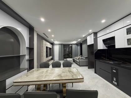 Bán nhà Hoàng Cầu_ô tô tránh_6 tầng thang máy_gần hồ ở sướng_50m2_giá chào 32 tỷ