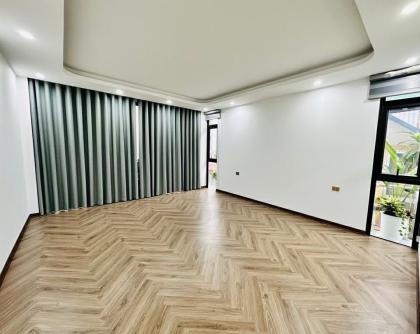 Bán nhà Hoàng Cầu_ô tô tránh_6 tầng thang máy_gần hồ ở sướng_50m2_giá chào 32 tỷ