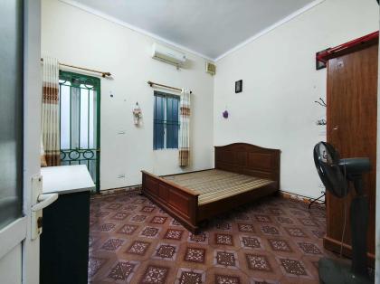 CHO THUÊ NHÀ ĐƯỜNG HOÀNG HOA THÁM, BA ĐÌNH, GẦN PHỐ VĨNH PHÚC, SẴN NỘI THẤT Ở LUÔN