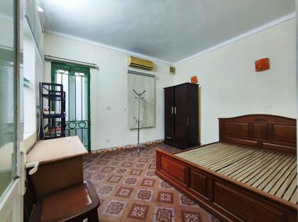 CHO THUÊ NHÀ ĐƯỜNG HOÀNG HOA THÁM, BA ĐÌNH, GẦN PHỐ VĨNH PHÚC, SẴN NỘI THẤT Ở LUÔN