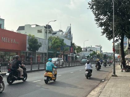 Giảm mạnh 4 tỷ nhà hẻm 1122 Quang Trung 5 lầu ngang 5.8m 90m2 có T.máy gần Emart 14 tỷ.