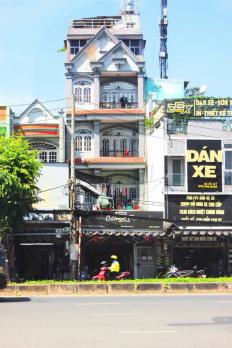 BÁN NHÀ 5 LẦU CÓ THANG MÁY – ĐỐI DIỆN CÔNG VIÊN PM QUANG TRUNG