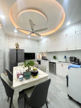 XE HƠI NGỦ NHÀ! Bán Nhà 3 Tầng Lung Linh Hai Bà Trưng, 65m2, Chỉ 14.x Tỷ TL