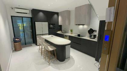 XE HƠI NGỦ NHÀ! Bán Nhà 6 Tầng Siêu Đẹp Lê Văn Sỹ, 75m2, Chỉ 15.x Tỷ TL