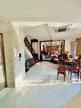 Bán nhà Hoàng Cầu_ô tô tránh_kd sầm uất_thang máy_90m2_giá chào 58 tỷ