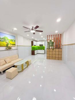 Cạnh nhà ga T3 sân bay - Nhà to đẹp 2 tầng nở hậu - giá 4,3 tỷ.