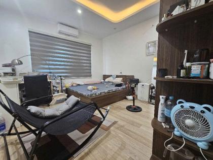 Chị Mai bán nhà lô Góc mặt ngõ 192 Kim Giang gần cầu Lù 30m2 chỉ 6.x tỷ. Lh 0989626116