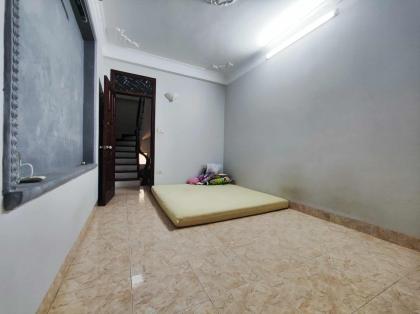 CHO THUÊ NHÀ ĐƯỜNG NGUYỄN CHÍ THANH, ĐỐNG ĐA, GẦN LÁNG, NHÀ ĐẸP 5 TẦNG