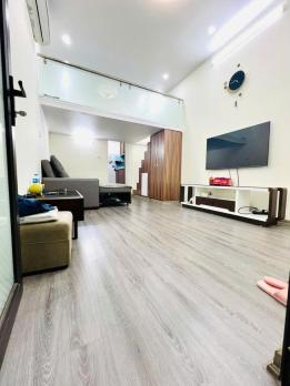 Bán nhà Tập thể đường Nguyễn Trãi, Thanh Xuân, nhà đẹp ở ngay, 2 thoáng, ô tô đỗ cầu thang