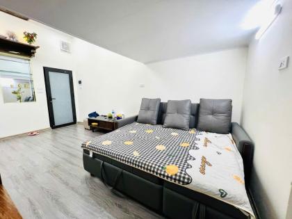 Bán nhà Tập thể đường Nguyễn Trãi, Thanh Xuân, nhà đẹp ở ngay, 2 thoáng, ô tô đỗ cầu thang