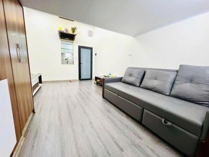 Bán nhà Tập thể đường Nguyễn Trãi, Thanh Xuân, nhà đẹp ở ngay, 2 thoáng, ô tô đỗ cầu thang