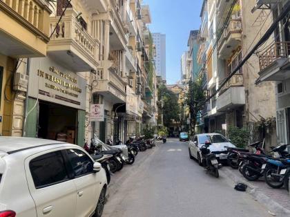 Bán Tòa Nhà Căn Hộ Dòng Tiền Đường Hoàng Hoa Thám thông ngõ 135 Đội Cấn, quận Ba Đình. Diện tích 60m,   GIÁ 26,8 TỶ