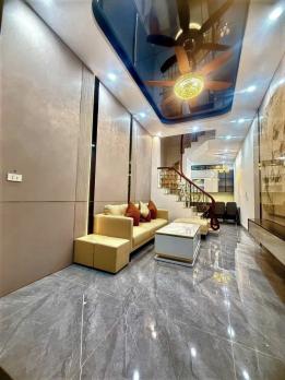 Bán nhà đẹp ở ngay phố Ngọc Khánh Ba Đình 38m 5T nhỉnh 9 tỷ.