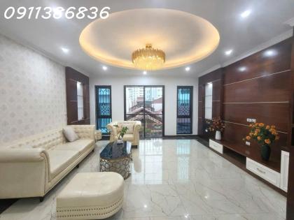 ????Ô tô tránh Kinh doanh Phân lô TRUNG KÍNH Nhà đẹp 72m 7T thang máy