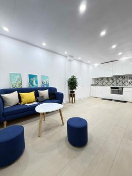 Bán căn hộ tập thể Bách Khoa, Hai Bà Trưng, 70m2 nhà đẹp ở luôn, ô tô đỗ chân cầu thang