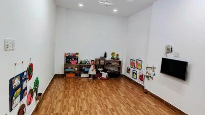 Bán nhà 2 MT Nhiêu Tứ - gần Phan Xích Long, 7x20m, 5 Tầng, có HĐT 80tr, chỉ 31,9 tỷ