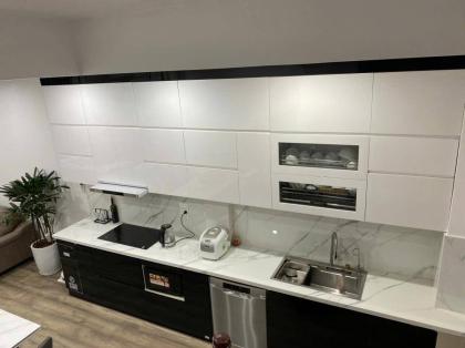 Bán nhà ngõ 89 Lạc Long Quân, diện tích 51m x 5 tầng, mặt tiền 5m,giá 15,2 tỷ.