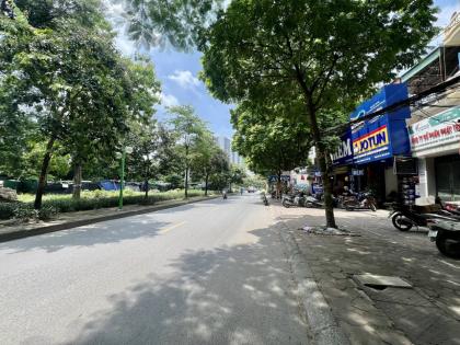 Mặt Phố Kim Giang - Hoàng Mai, 3 Ô Tô tránh Vỉa Hè, Lô Góc, KD, 7TTM, 40m2, MT 4m, 19.5 Tỷ