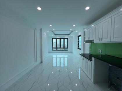 Mặt Phố Kim Giang - Hoàng Mai, 3 Ô Tô tránh Vỉa Hè, Lô Góc, KD, 7TTM, 40m2, MT 4m, 19.5 Tỷ