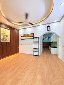 Tân Bình - Giáp Quận 10 - cạnh HXH - DT 56m2 ngang 5m - giá 5,29 tỷ.