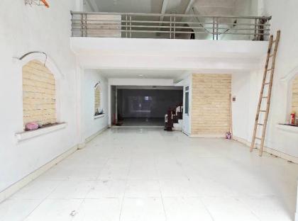 Bán nhà Pháo Đài Láng_ô tô tránh kd sầm uất_mt hơn 6m_bề thế cực kỳ_75m2_giá chào 32 tỷ