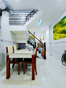 Tân Bình giáp Quận 10 DT 36m2 nở hậu gần 6m nhà đẹp 2 tầng giá 5,3tỷ