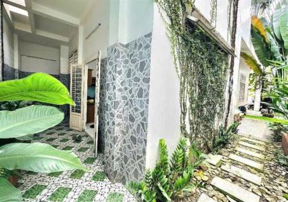 Cần bán GẤP NHÀ hẻm 220 Nguyễn Văn Khối ngang 10.2m 235m2 tiện xây BT ngay Làng Hoa 24 tỷ