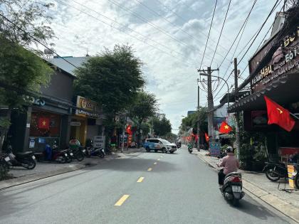 Cần bán GẤP NHÀ hẻm 220 Nguyễn Văn Khối ngang 10.2m 235m2 tiện xây BT ngay Làng Hoa 24 tỷ