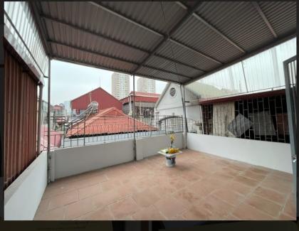 CHO THUÊ NHÀ – ĐƯỜNG HOÀNG CẦU, Ô CHỢ DỪA, ĐỐNG ĐA — Giá thuê: 50tr/tháng