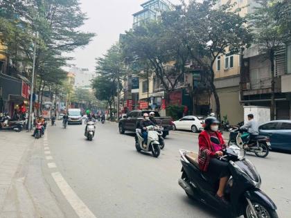 Bán Nhà Mặt Phố Quận Đống Đa Khâm Thiên 85m2-5T 1 SỔ 2 THOÁNG 50 Tỷ Khâm Thiên.