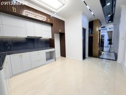 ????SIÊU PHẨM HOÀNG QUỐC VIỆT – PHÂN LÔ Ô TÔ TRÁNH – 6 TẦNG THANG MÁY