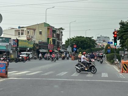 Ngộp Bank chỉ 38 tỷ có Tòa nhà 6 tầng MT Hà Huy Giáp Q12 ngang 14m 280m2 ngay NGÃ 4 GA.