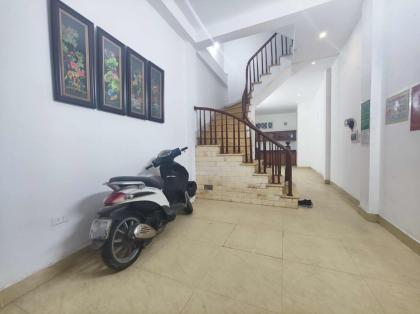 CHO THUÊ NHÀ NGUYÊN CĂN PHỐ NGỌC KHÁNH, BA ĐÌNH, NHÀ ĐẸP, SÂN RỘNG, 15M RA Ô TÔ