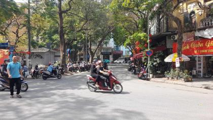 Bán Nhà Mặt Phố Hòe Nhai Ba Đình 42m2-6T MT4,9m Vỉa Hè 30 Tỷ Hoè Nhai.