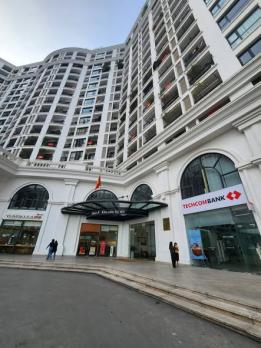 Bán Căn Hộ 2 Ngủ Tòa Royal City 72A Nguyễn Trãi 121m2 Hướng Đông Nam VIEW Bể Bơi 18 Tỷ.