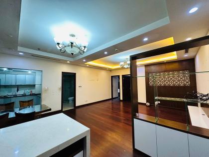 Bán Căn Hộ 2 Ngủ Tòa Royal City 72A Nguyễn Trãi 121m2 Hướng Đông Nam VIEW Bể Bơi 18 Tỷ.